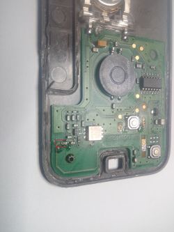 Identyfikacja uszkodzonego rezystora SMD w karcie Renault Espace - zdjęcie