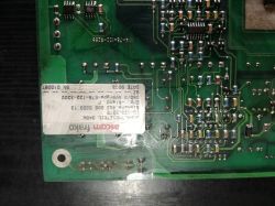 Spód zielonej płytki PCB z elementami SMD i białą etykietą „ascom frako”