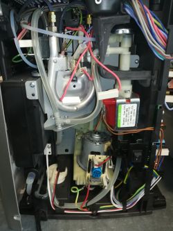 Ekspres DeLonghi 3500s - potrzebuję kilka zdjęć z tyłu gdzie jest grzałka