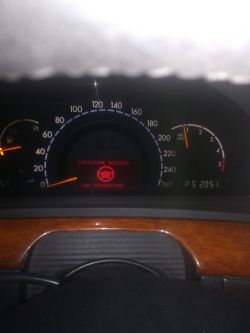 Mercedes V8 4,0 Biturbo automat: Czerwona kierownica, błąd POSIZIONE ACCESSO NON PROSEGUIRE