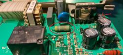 Electrolux ESF65040W - uszkodzony rezystor R67 na płytce sterownika 0188_0001 M
