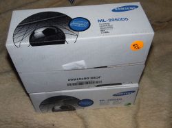 Samsung ML 2250 - Paski i plamki po lewej stronie wydruku po instalacji nowego tonera.