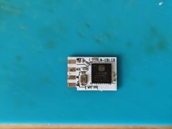 LN-CBLC8 module with LN882H chip on a blue background