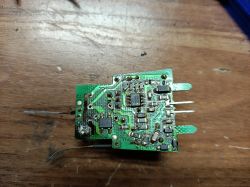 Ściemnialne żarówki LED E27 - Wymiana spalonych elementów: rezystor 47 Ohm, kondensator 47nF 400V