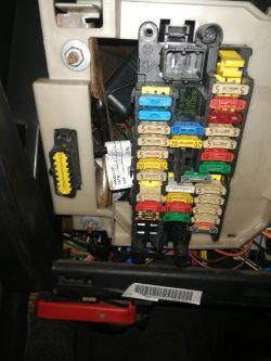 Bezpieczniki Citroen Xsara II 2002R 2.0HDI 90KM - szukam opisu