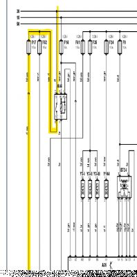 Fragment schematu elektrycznego Volkswagena, z podświetloną na żółto linią zasilania 30.