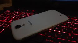 [Sprzedam] Zamienię Samsung Galaxy S4 LTE na laptop.