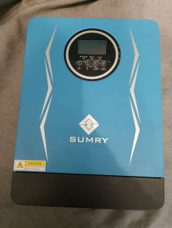 Falownik Sumry SP3200 24V na tle szarego materiału