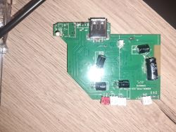 Blaupunkt BT40BB – gdzie podłączyć zasilanie po wyrwaniu gniazda micro USB?