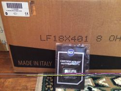 Pudełko RCF LF18X401 z napisem „MADE IN ITALY” i dołączonym certyfikatem autentyczności