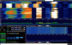 Widok wodospadowy sygnałów radiowych w paśmie 935 MHz w programie HDSDR