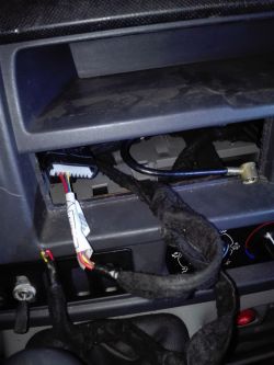 Opel Movano - odcięte kable radia Opel Movano - odcięte kable radia