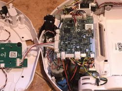 Wnętrze odkurzacza smart/robota sprzątającego z WiFi Medion 13277