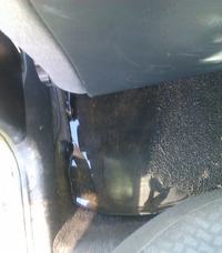 Audi a4 problem z wodą w aucie - wlewająca się woda z tyłu za kierowcą Audi a4 problem z wodą w aucie - wlewająca się woda z tyłu za kierowcą