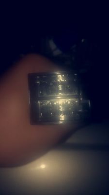 Jak podłączyć kable głośnikowe do radia w Renault Clio 2?