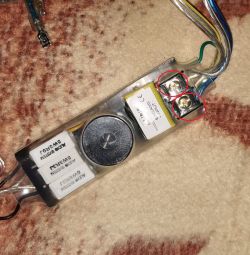 Jak podłączyć system audio w Golfie 5?