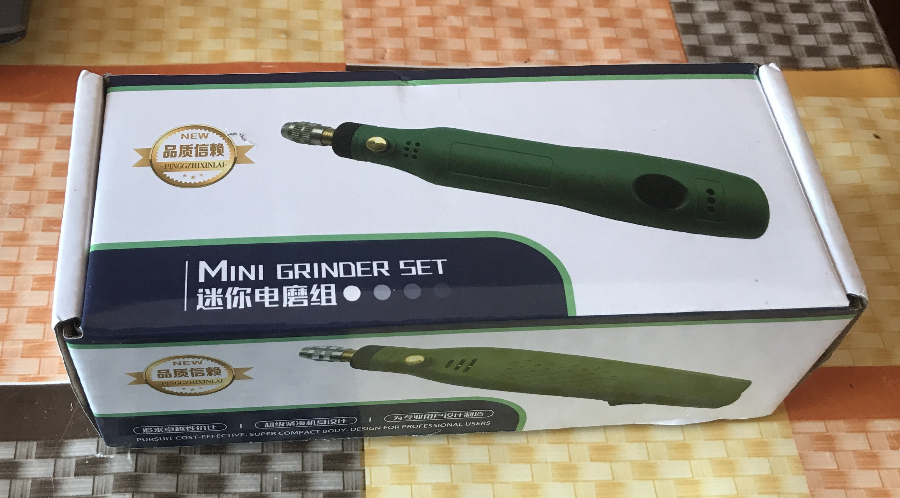 Przenośna, akumulatorowa mini-wiertareczka Newacalox Grinder 201 z USB