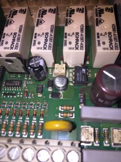 Sterownik EASY 719-AC-RC - Uszkodzony moduł zasilacza, diagnoza układu TOP323 i LM7805