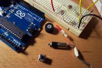Prosty, miniaturowy robot dla początkujących amatorów elektroniki