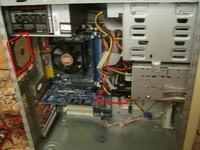 Jak usunąć dziurę po stacji dyskietek w starym komputerze?