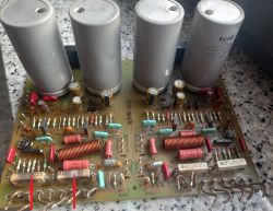 Płytka wzmacniacza Altus V-600 z komponentami elektronicznymi