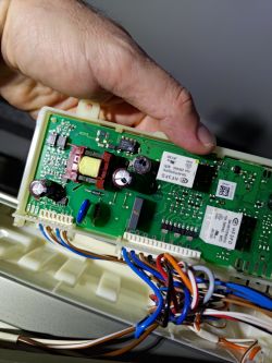 Bosch KGN46H70 MED - pojawia się lód na parowniku i temperatura w lodówce rośnie