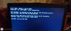 Zrzut ekranu komputera z komunikatem o błędzie PXE-E61 i PXE-M0F.