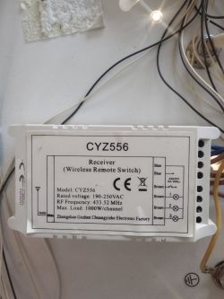 Lampa sufitowa LIS na pilota. Buczy, mruga, wyłącza się, jaki moduł?