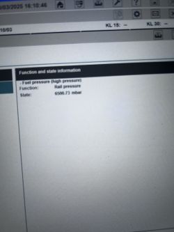 Zdjęcie ekranu programu diagnostycznego z informacjami o wysokim ciśnieniu paliwa w BMW.