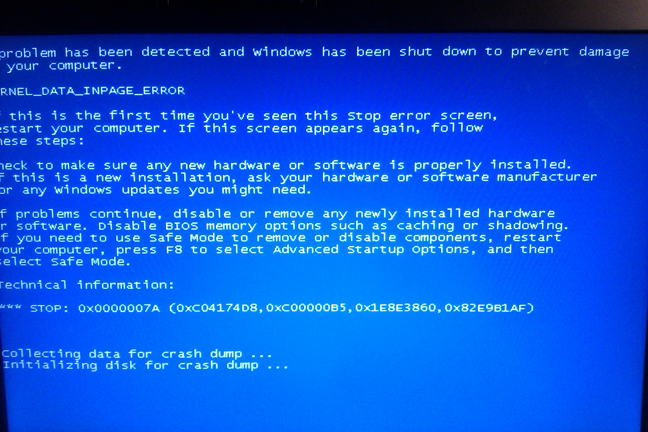 Биос экран 10. Синий экран. Синий экран смерти. Ошибка синий экран. Синий экран Windows 7.