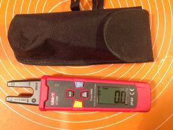 UNI-T UT256 Amperomierz widełkowy - krótki opis, wnętrze, zastosowanie.