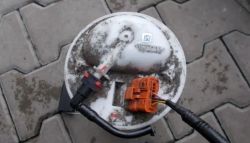 Suzuki swift III 1,3 benzyna - Przewód elektryczny pompy paliwa
