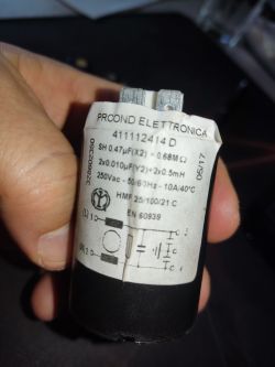 Filtr przeciwzakłóceniowy z oznaczeniami i schematem
