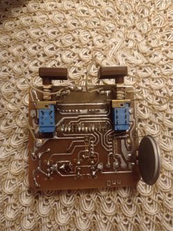 Moduł zegarka radzieckiego Alfa Elektronika 12.41a z widoczną płytką PCB