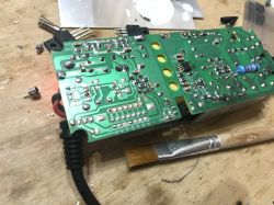 Naprawa 30 zasilaczy do laptopa - przegląd popularnych usterek