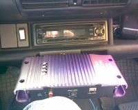 BOSS AUDIO AMP-100 co pod niego?