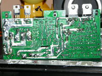 po połączeniu radia z wooferem wciąga głośnik, dlaczego?