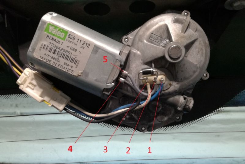 Renault Scenic I - Rear Wiper Intermittent Functionality: Diagnosing Pin Voltage & Wiring Issues
