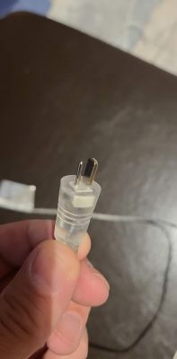 Identyfikacja plusa w wtyczce zasilacza do lampek ozdobnych