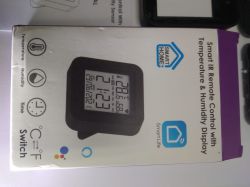 Packaging of a smart IR remote control with temperature and humidity display.