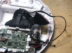 Wnętrze odkurzacza smart/robota sprzątającego z WiFi Medion 13277