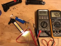 Recenzja i wnętrze latarki Worklight W-52 ładowanej przez USB Recenzja i wnętrze latarki Worklight W-52 ładowanej przez USB