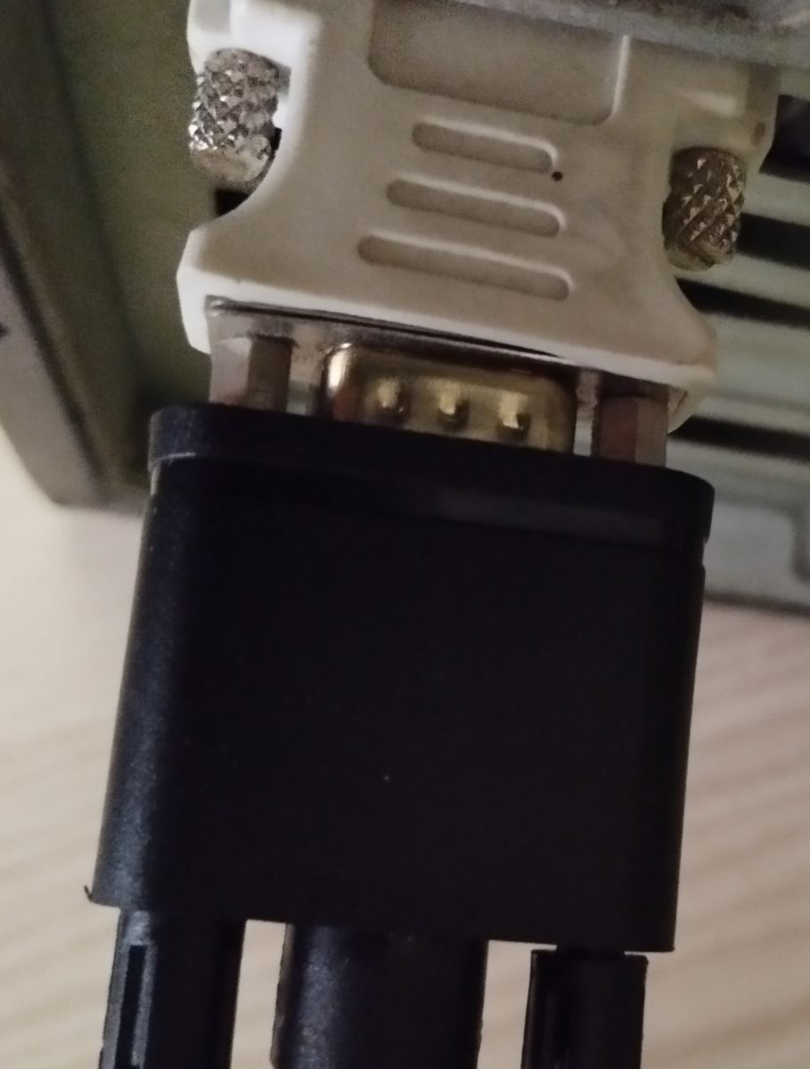 [Rozwiązano] Problem z monitorem Dell P2211h No VGA Cable, testowane z