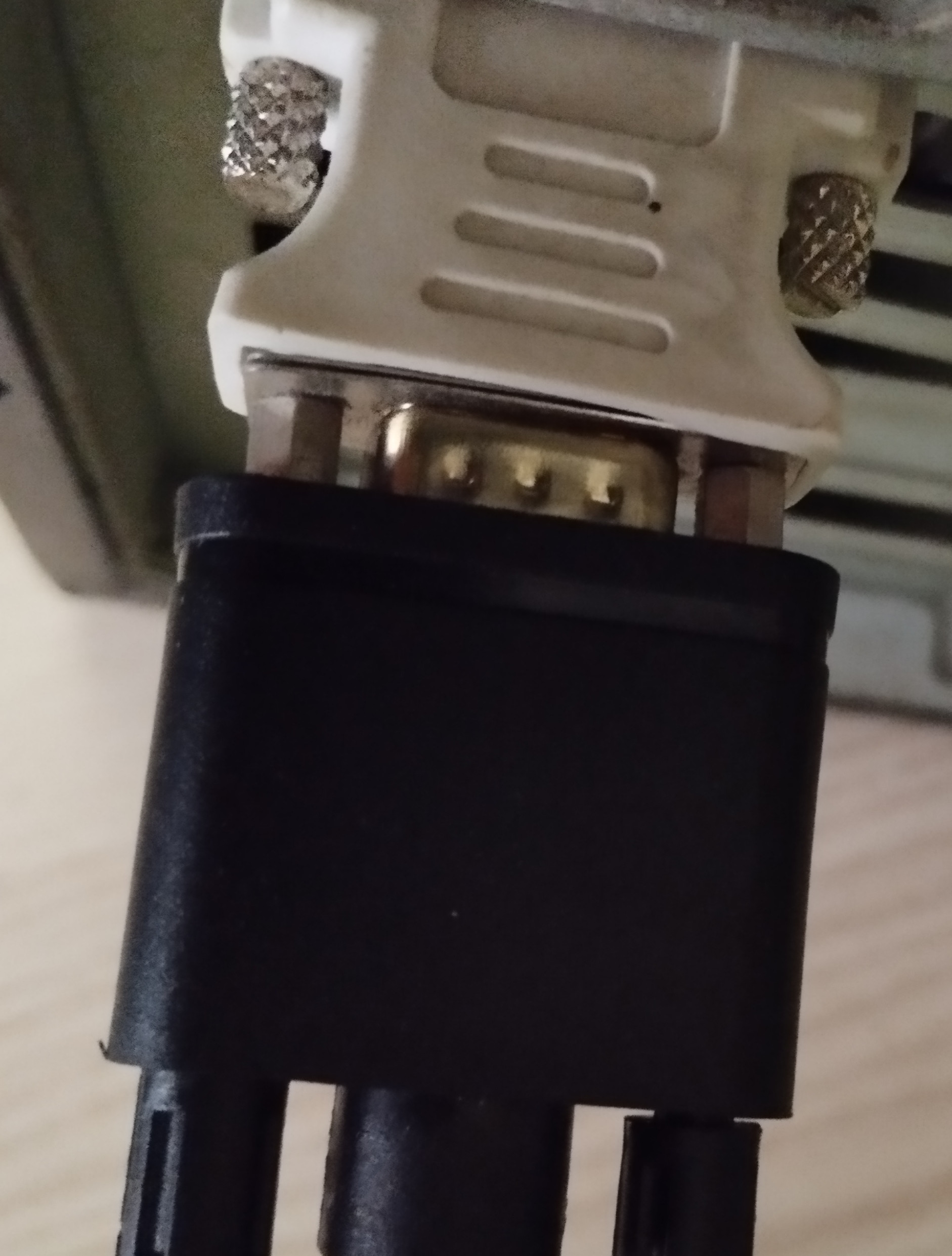 [Rozwiązano] Problem z monitorem Dell P2211h No VGA Cable, testowane z