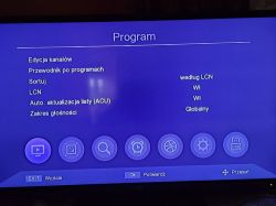 Menu dekodera z opcjami dotyczącymi programów i ustawień.