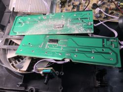 Wnętrze płyty indukcyjnej SilverCrest SDI 3500 B3, wykorzystanie części ze środka do DIY