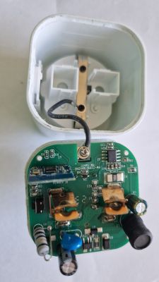 Inside of Elivco 20A Smart Plug Disassembled Elivco 20A smart plug