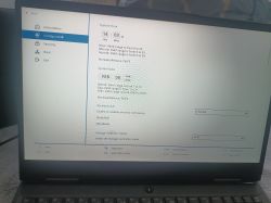 Ekran laptopa z ustawieniami BIOS/UEFI, zakładka Configuration z czasem, datą i opcją Wireless LAN