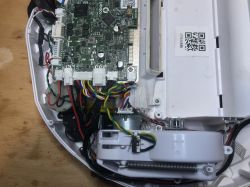 Wnętrze odkurzacza smart/robota sprzątającego z WiFi Medion 13277