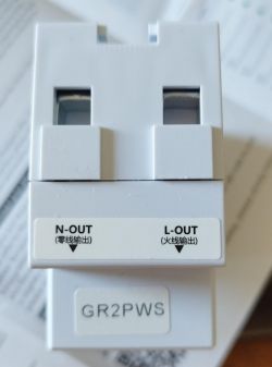 View of GR2PWS device with N-OUT and L-OUT labels.
